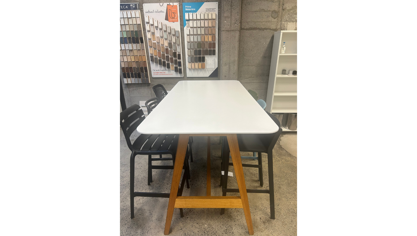 Oslo Leaner - Clearance - McGreals