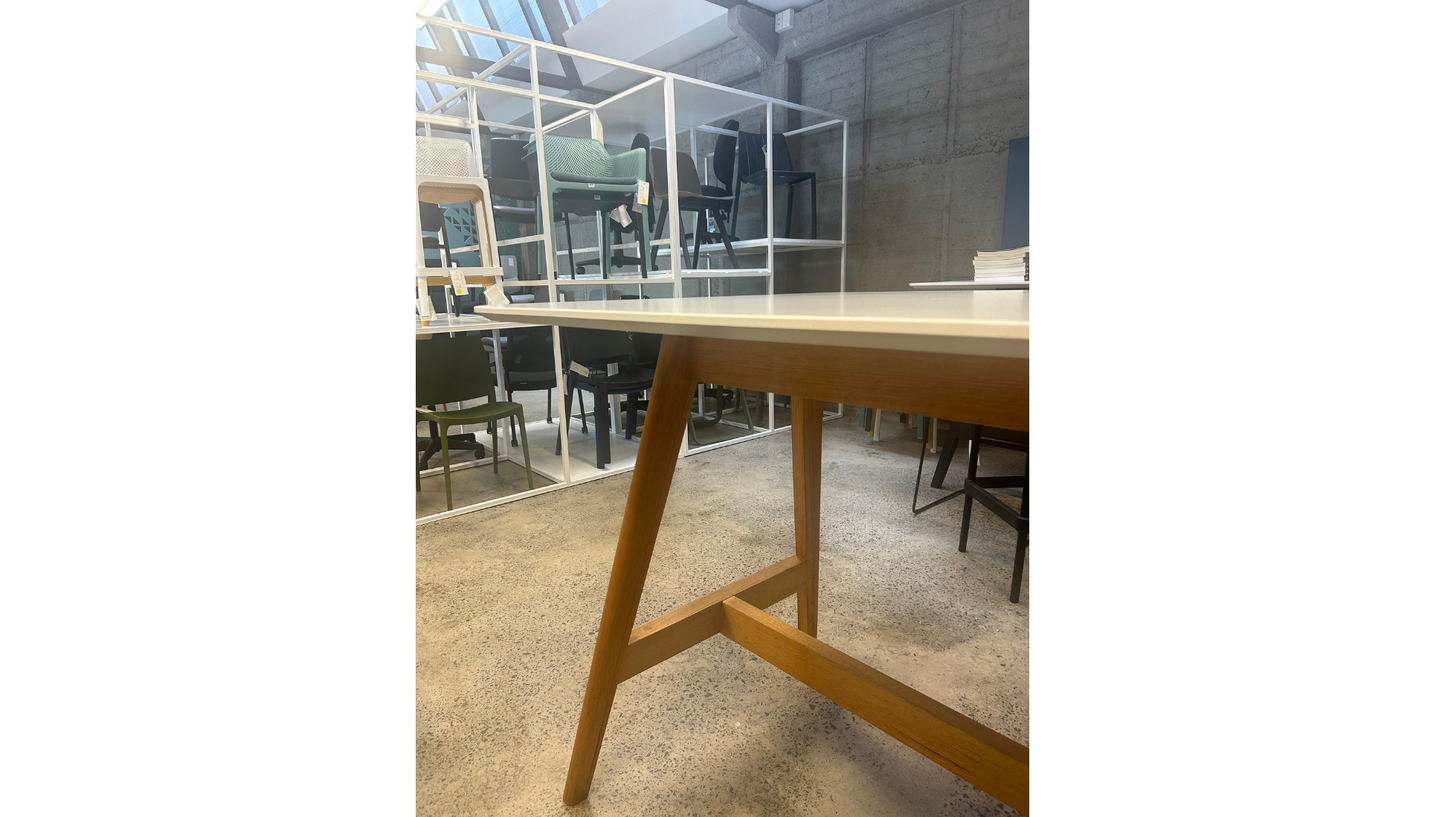 Oslo Leaner - Clearance - McGreals